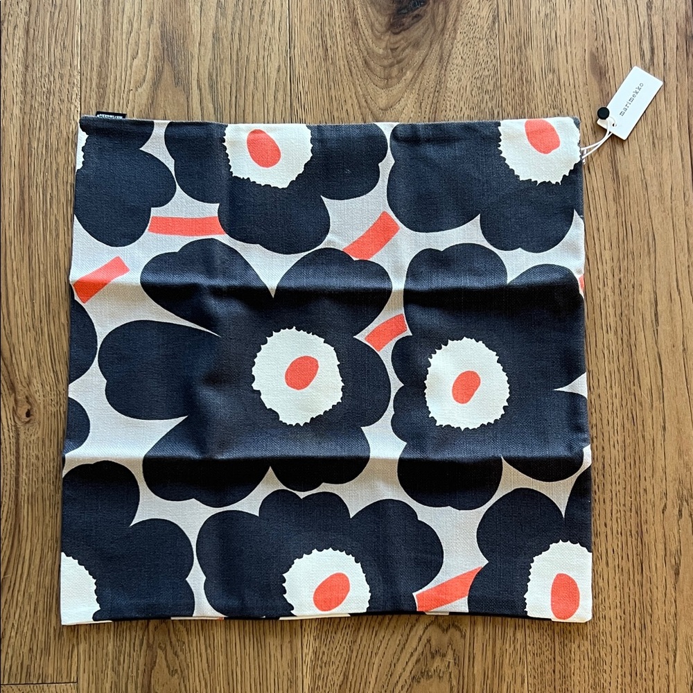 NWT Marimekko Gray and White Floral Pillow Cover